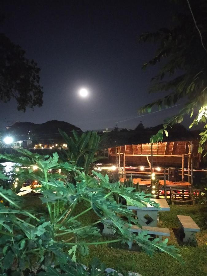 Pasanchai Bungalow Vang Vieng Dış mekan fotoğraf